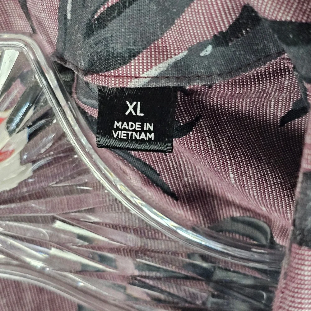 Travis Mathew Button Up Men XL Mauve Floral Leaf Print Short Sleeve Shirt